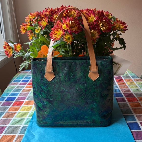 💚 LOUIS VUITTON HOUSTON VERNIS BAG 💚COMING IN A FEW DAYS 💚 - Picture 1 of 16